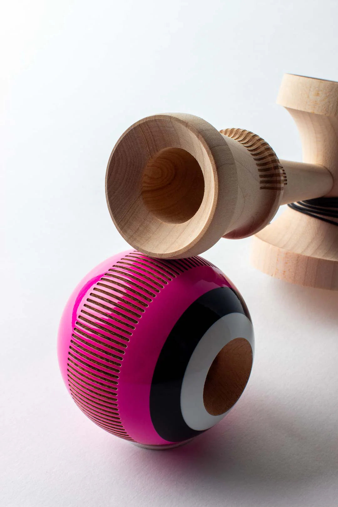 Sweets Kendama Broken Bones Series - Electric Pink